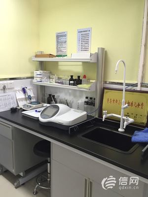 學(xué)校食堂機(jī)器人主廚上崗 從一粒花椒溯源到智能餐飲新時代